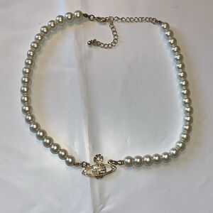 Elegant Pearl Necklace with Accents